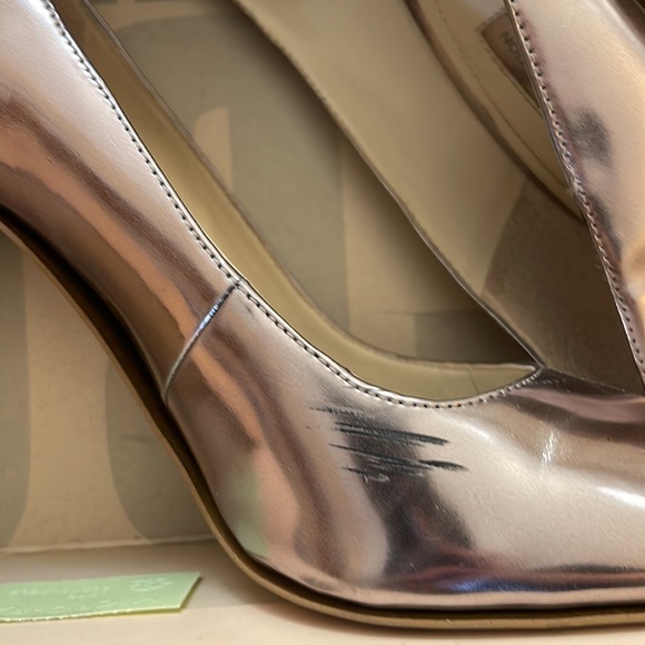 BCBGeneration point metallic heels - Picture 3 of 6